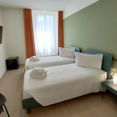 Camplus Bernini Casa Per Ferie * Turín